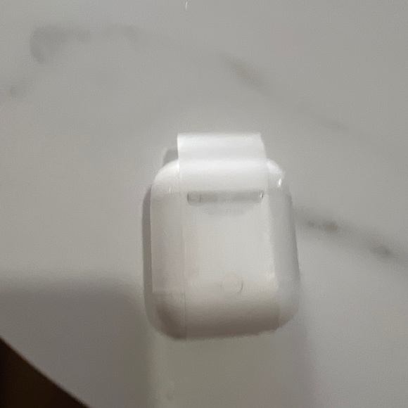 AirPod 2nd generation charging case - Picture 2 of 2